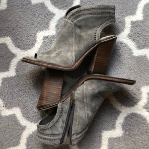 Vince Camuto grey peep toe booties 6.5